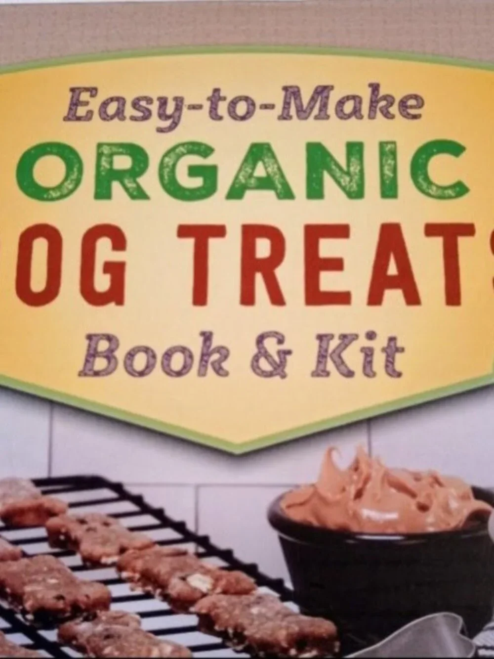 New. ORGANIC MAKE YOUR OWN DOG TREATS Book & Kit 32 Pages 4 Cutters 5 Gift Bags